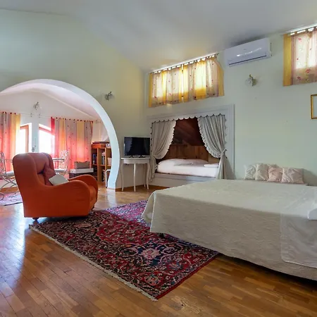 Bed & Breakfast Carol E