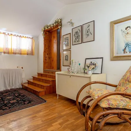 Carol E Bed & Breakfast Tollo