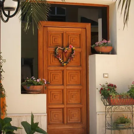 Carol E Bed & Breakfast 3*