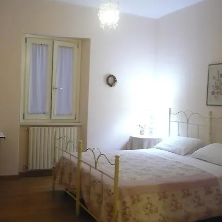 Bed & Breakfast Carol E *